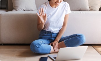 ¿Sientes que necesitas apoyo emocional, pero te resulta difícil acudir a consulta presencial? La Terapia Gestalt y las Constelaciones Familiares online es una forma efectiva y cercana de iniciar un proceso de autoconocimiento, sanación y transformación desde la comodidad de tu hogar.